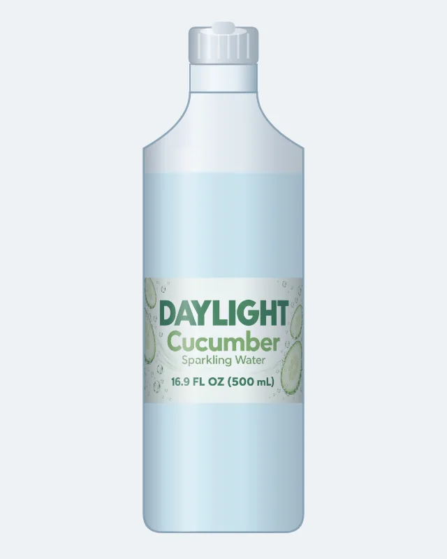Une bouteille d’eau de 500 ml (16,9 oz) avec son étiquette enveloppante, tournée vers l’avant dans la vue de bouteille gratuite