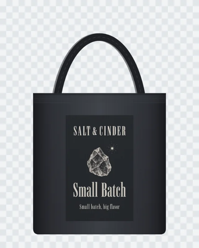 Un PNG de mockup de tote bag negra sobre un fondo de cuadros, descargado de la pestaña gratuita