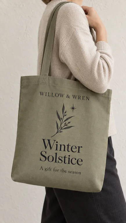 Bolsa tote verde oliva al hombro, con la herramienta Mockups de tote bags con IA